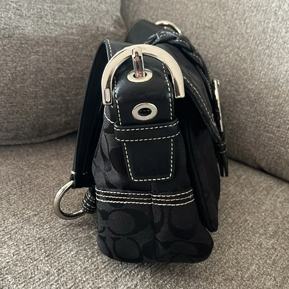 Trendy Shoulder Bag - Picture 4 of 6
